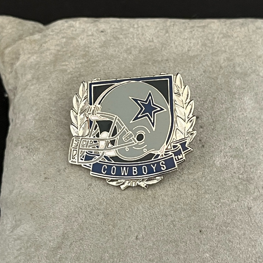 Dallas Cowboys NFL Wreath Crest PETER DAVID PIN